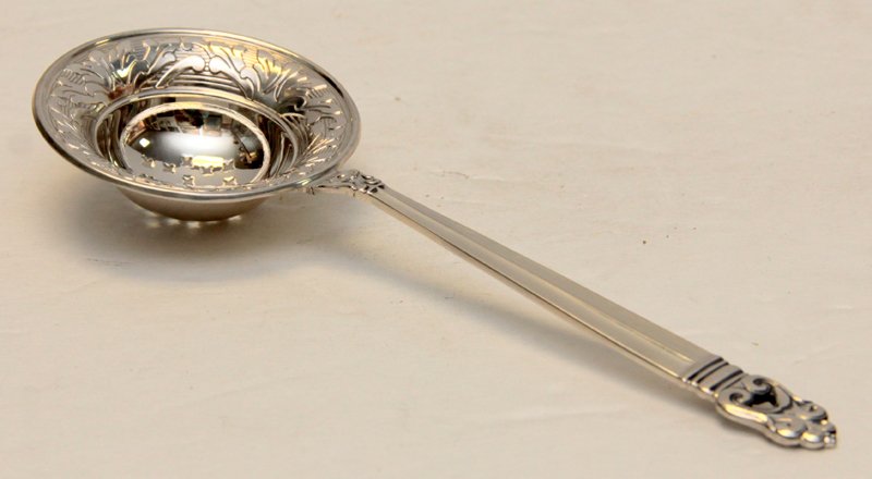 INTERNATIONAL ROYAL DANISH STERLING TEA STRAINER (1 of 2)