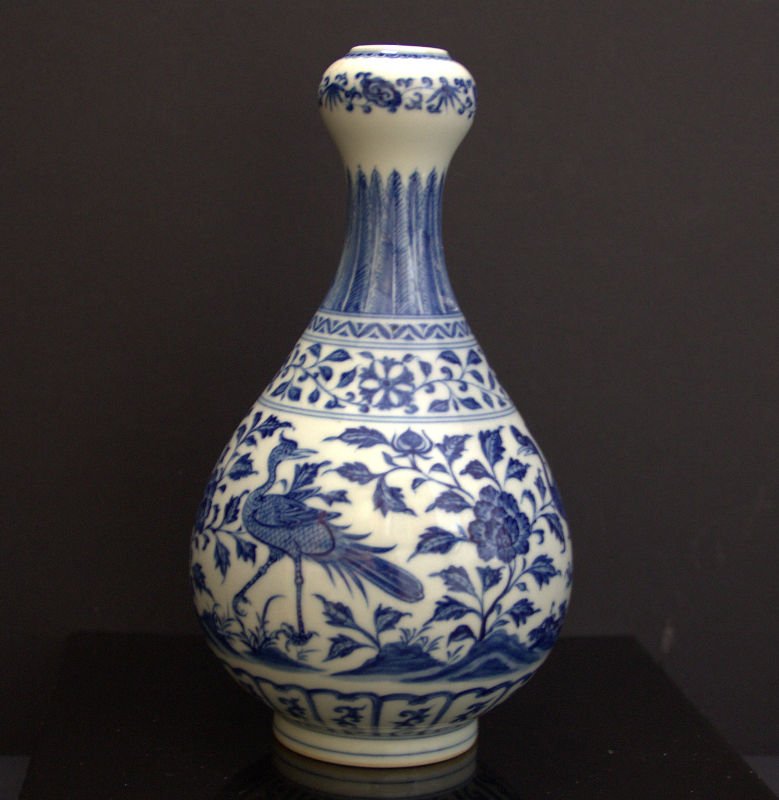CHINESE CHENGHUA BLUE AND WHITE PORCELAIN PHOENIX BIRDS: Chinese blue and white porcelain vase depicting phoenix birds with lotus blossoms and scrolled vines. Bottom has blue calligraphy six character Chenghua Ming Dynasty marks. Measures approx. 9" height.