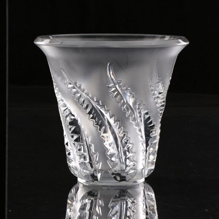 LALIQUE FRENCH FROSTED CRYSTAL LOBELIA FERN LEAVES VASE (1 of 4)