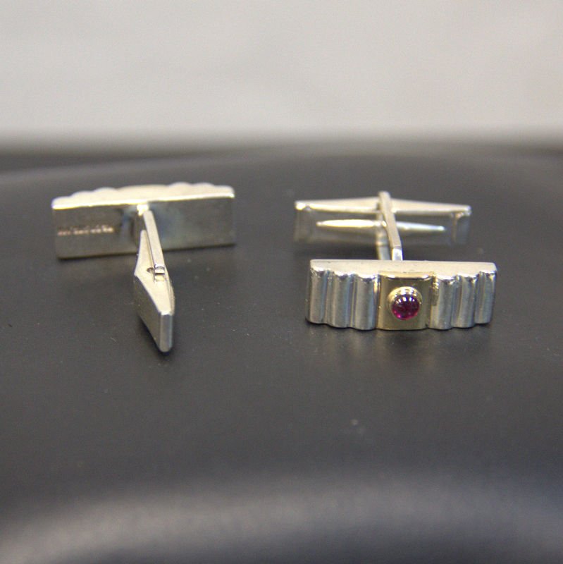 Vintage Tiffany & Co Sterling Bar Cufflinks: Vintage Tiffany & Co sterling silver bar cufflinks. Measures approx 7/8" with 14kt yellow gold and ruby cabochon.
