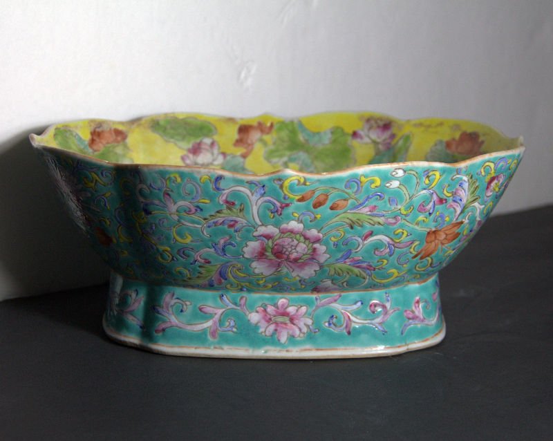 19th C CHINESE JIAQING FAMILLE ROSE PORCELAIN OVAL (1 of 4)