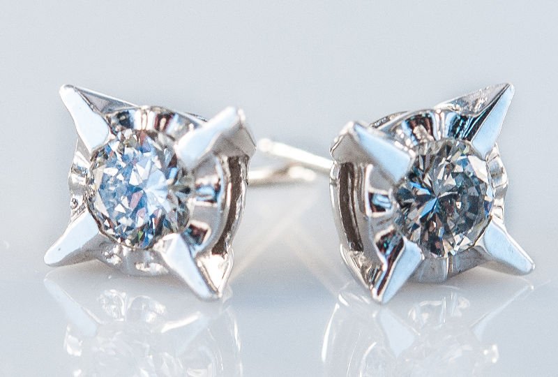 Fine 1950's Diamond Stud Earrings centrally set with (1 of 1)