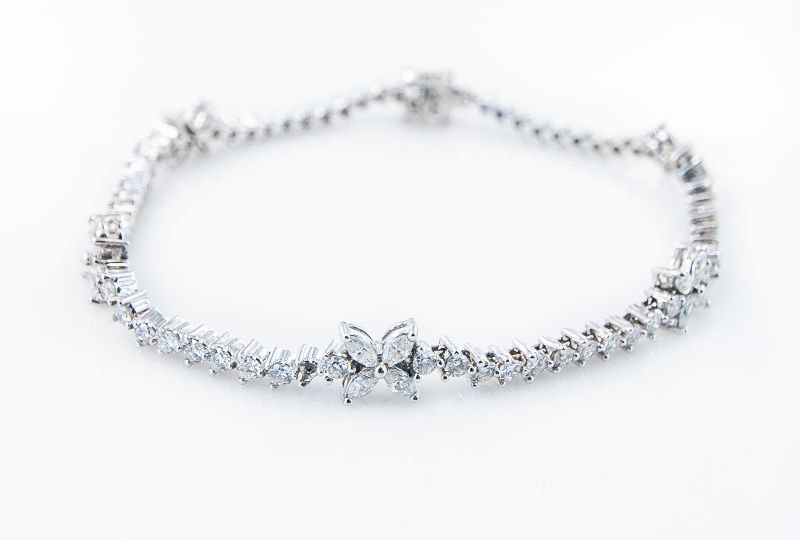 Contemporary White Gold And Diamond Bracelet 3.75Cts (1 of 1)