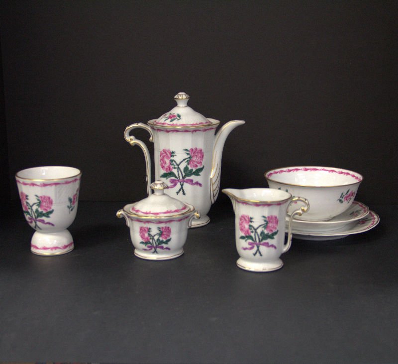 Bernardaud Limoges Les Deux Roses 7 Pc Tea Set: Bernardaud Limoges "Les deux Roses" tea set. B & C Limoges France porcelain comprising of the following 7 pieces expresso pot 7" h, creamer. 3 1/8" h, covered sugar bowl 3" h, waste bowl 3 5/8" h x 2