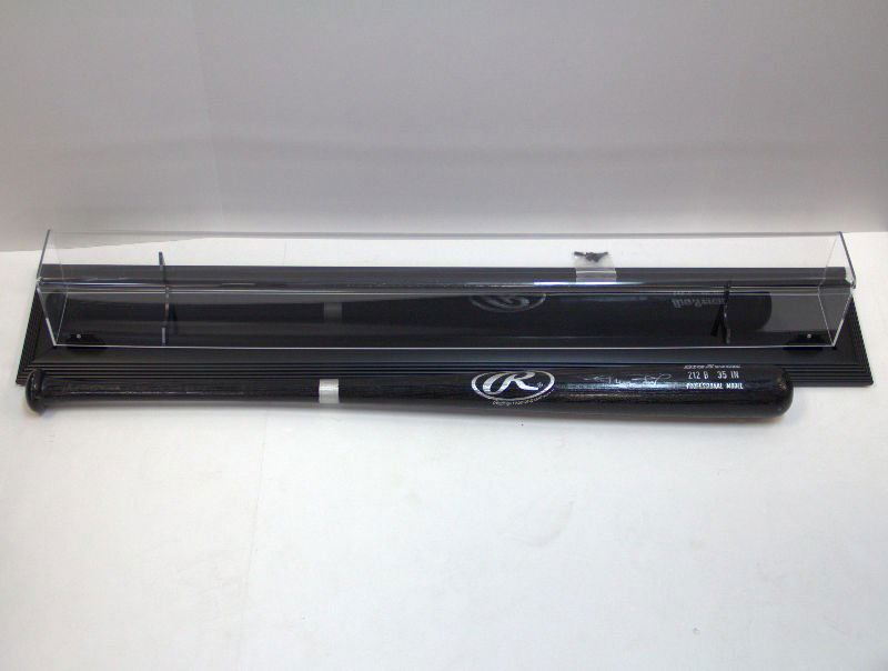 Willie Mays Autographed Baseball Bat in Case (1 of 3)