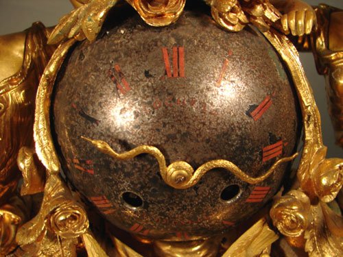 Antique French Figural Gilt Bronze Mantle Clock. - 3