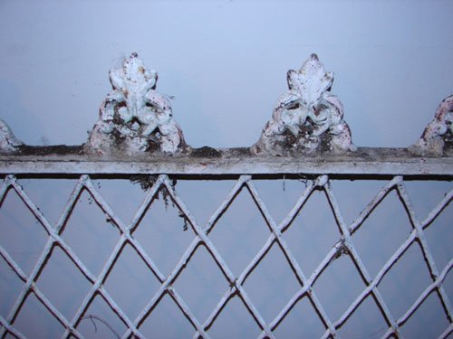 4 antique cast iron and wire garden fence sections - 3