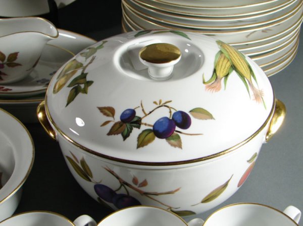 Royal Worcester Evesham Fine Porcelain Dinner Ser - 2