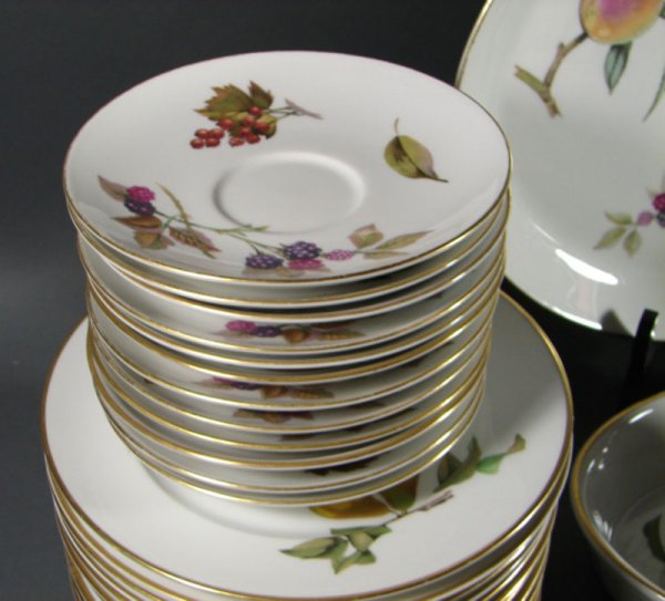 Royal Worcester Evesham Fine Porcelain Dinner Ser - 3