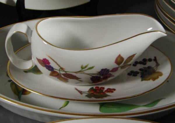 Royal Worcester Evesham Fine Porcelain Dinner Ser - 4