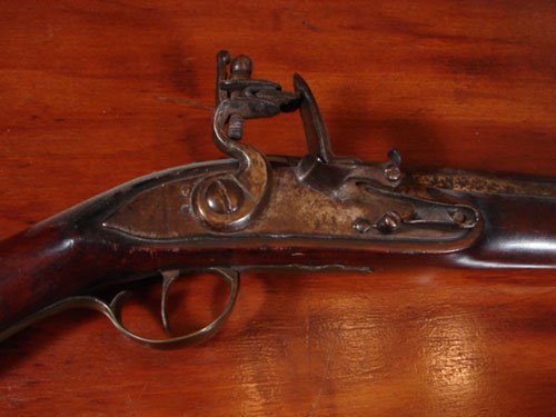 18th c. Flintlock Musket with cherry stock powder - 2