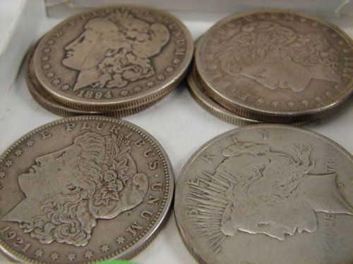 6 US silver dollars: 2 Peace, 4 Morgans G/XF: 6 US silver dollars: 2 Peace, 4 Morgans G/XF