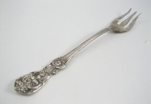 Reed & Barton Francis I Sterling Silver Olive Fo: Reed & Barton Francis I Sterling Silver Olive Fork. No monogram. 6"L x 3/4"W .75 Troy Ounces