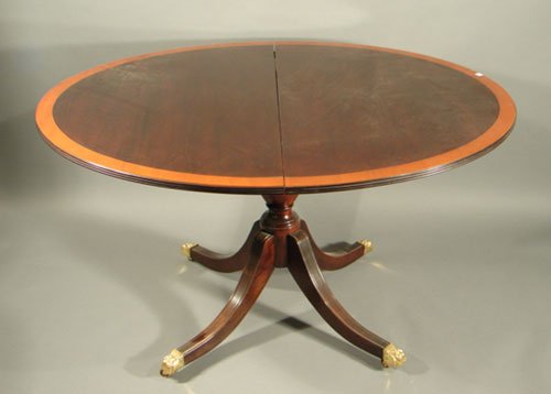 Stickley Mahogany Duncan Phyfe Style extension dini: Stickley Mahogany Duncan Phyfe Style extension dining table. 30"h x 54" x 45"