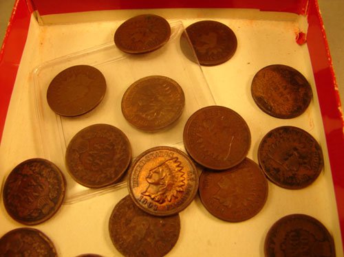 29 Indian Head Cents includes one 1906 UNC - 2