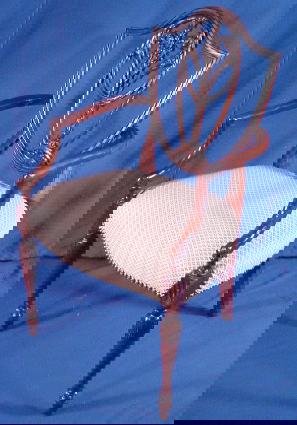 22J: Exquisite Set Federal Style Shield Back Chairs. Th: Exquisite Set Federal Style Shield Back Chairs. This matched set of 6 high-style chairs are constructed of superior quality mahogany and features a wonderful shield back decorated w/a fine hand carved