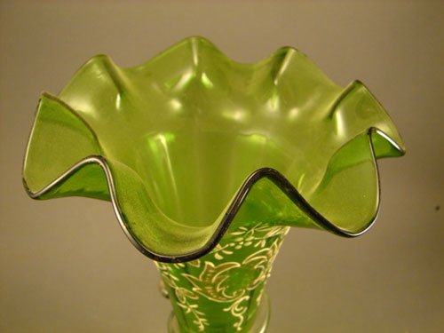 Antique Art Glass Vase. Victorian emerald green gl - 2