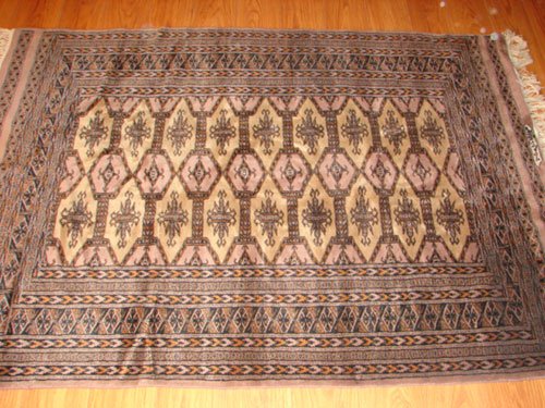 Oriental Estate Carpet / Rug. Approximately 6' x 