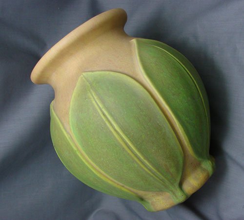 Roseville Velmoss Art Pottery Vase. Arts & Crafts - 2