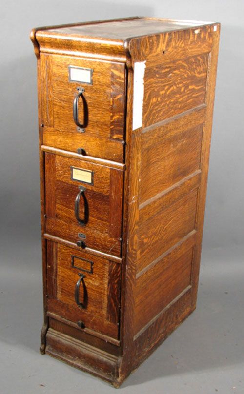 Globe Arts & Crafts Quarter Sawn Oak File Cabinet