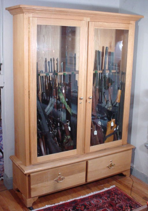 1799 Fantastic Custom Made Oak & Glass Gun wit Dec 04, 2004