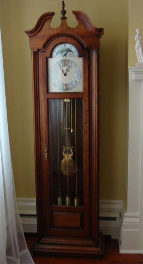 Howard Miller Grandfather's Clock, Colonial style,