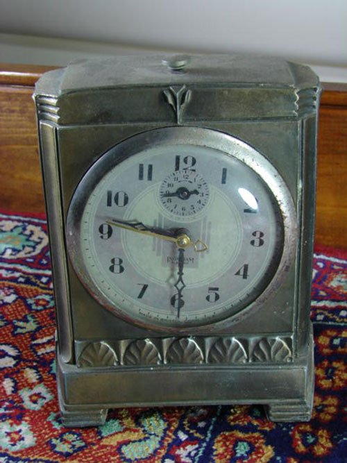 Ingraham Electric Shelf Clock. Patinated white meta