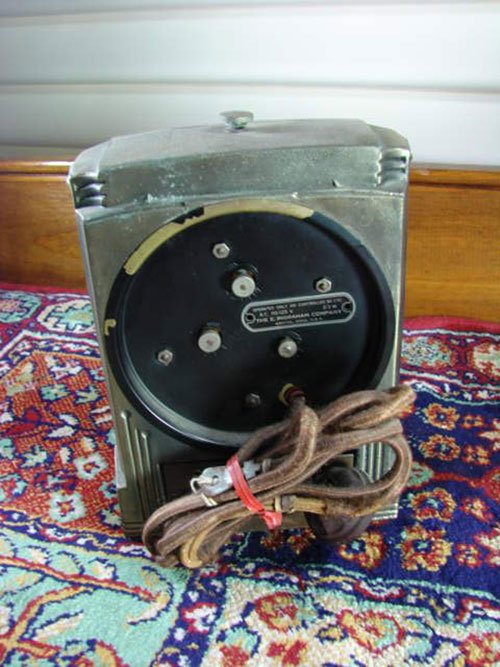 Ingraham Electric Shelf Clock. Patinated white meta - 3