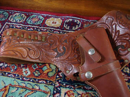 Elaborately Tooled Leather Pistol Holder. Holster m - 3