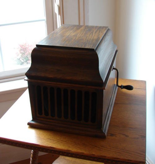 Edison Antique Cylinder Record Player in oak case.: Edison Antique Cylinder Record Player in oak case. Seems to be in working condition. Original finish. 13" h x 12 1/4" w x 16" deep.