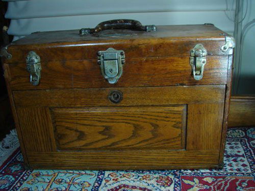 Craftsman Antique Oak Machinist's Chest. Some lifti: Craftsman Antique Oak Machinist's Chest. Some lifting. Lift top with mirror. 7 drawer interior. 13" h x 20" w x 8 1/2" deep.