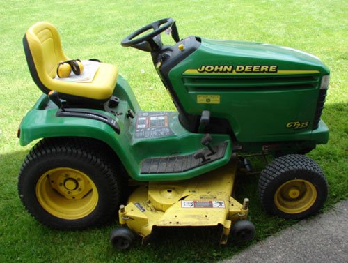 John Deere GT 235 Lawn Tractor with 54" mowing de