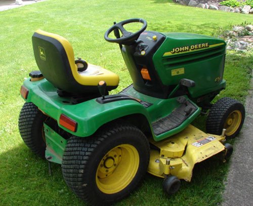 John Deere GT 235 Lawn Tractor with 54" mowing de - 2