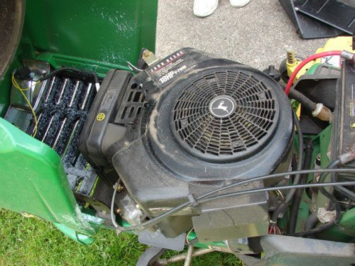 John Deere GT 235 Lawn Tractor with 54" mowing de - 3