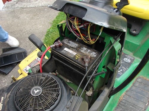 John Deere GT 235 Lawn Tractor with 54" mowing de - 4