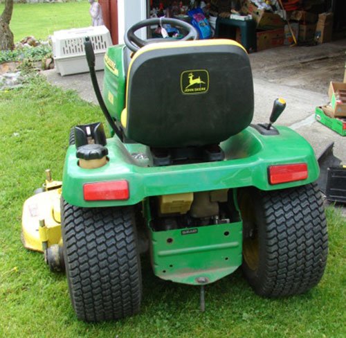 John Deere GT 235 Lawn Tractor with 54" mowing de - 6