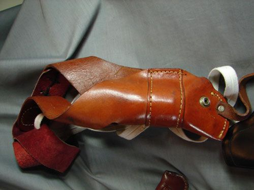 042A: Ten Vintage / Modern Pistol Holsters - 2
