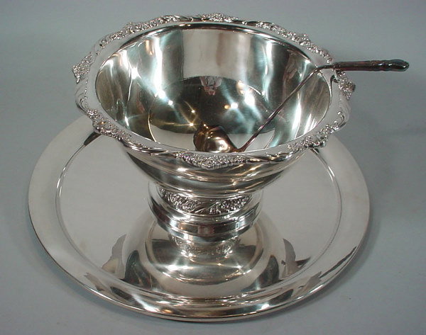 "Rogers Bros. Heritage" Silver Plate Punch Bowl w