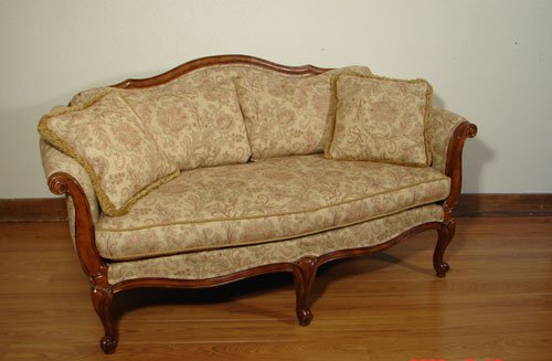 Ethan Allen French Style Love Seat. Cherry wood. Ex