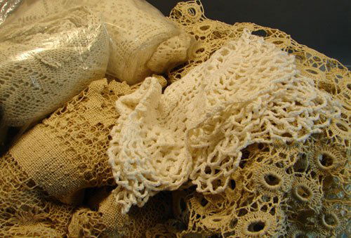 Antique / Vintage Lace. Runners, doilies etc...: Lot Miscellaneous Lace, Antique and Vintage. Includes table runners, doilies, etc..
