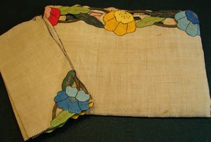 Five Piece Arts & Crafts Table Cloth & Napkin Set