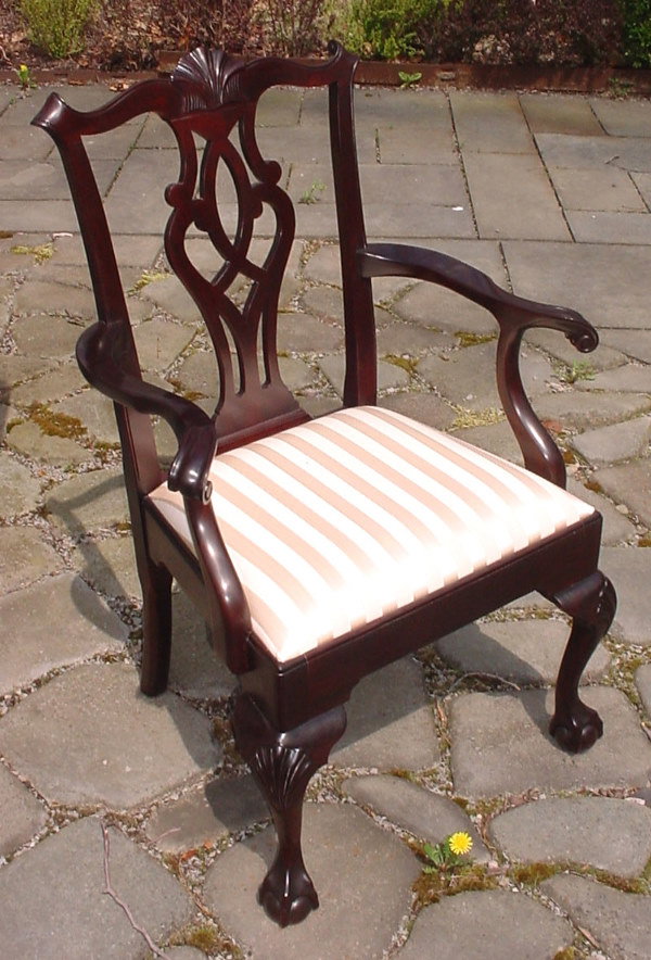 Stickley Set of Six Carved Mahogany Dining Chairs - 3