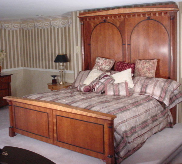 Henredon Arcadia Pattern King Size Figured Cherry