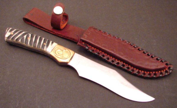 Chipaway Cutlery Deer Hunter Knife with sheath an: Chipaway Cutlery Deer Hunter Knife with sheath and original box. Knife 9 3/4"l. Minor wear.