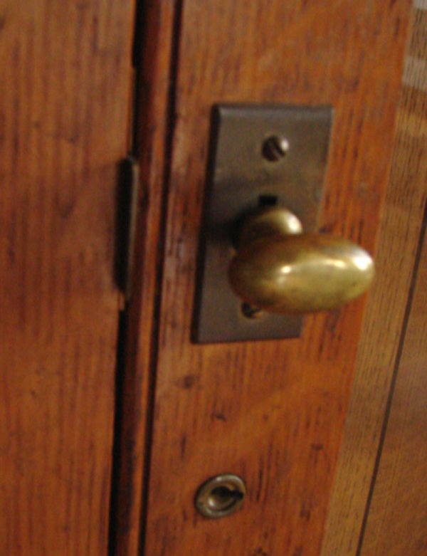 Fine Victorian Quartered Oak Double Door Bookcase - 3