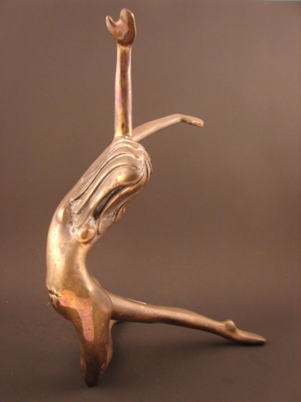 Tom Bennett Signed Bronze Sculpture of Modern Dan: Tom Bennett (20th c. American) Signed Bronze Sculpture of Modern Dancer. Number 71/250.
