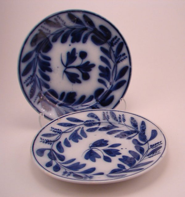 Two Rare Flow Blue Spinach Pattern Dinner plates: Two Rare Flow Blue Spinach Pattern Dinner plates. Sharp white blue contrast with lifting clear coat and Bluish white background with strong blue contrast. Peeling top coat. 8 7/8" diam
