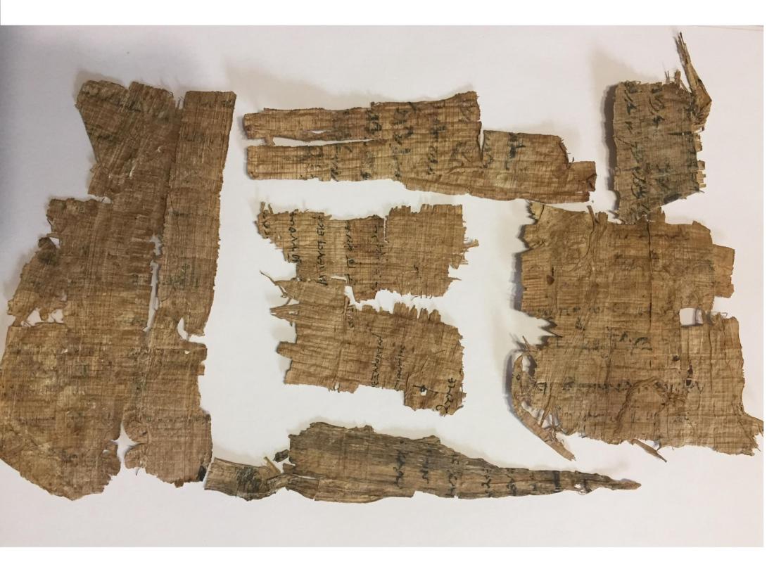 ANCIENT EGYPTIAN PAPYRUS FRAGMENTS: 4th century BC-4th century AD. Size : 14 cm - 5 cm, approximately. Ex private NY collection.
