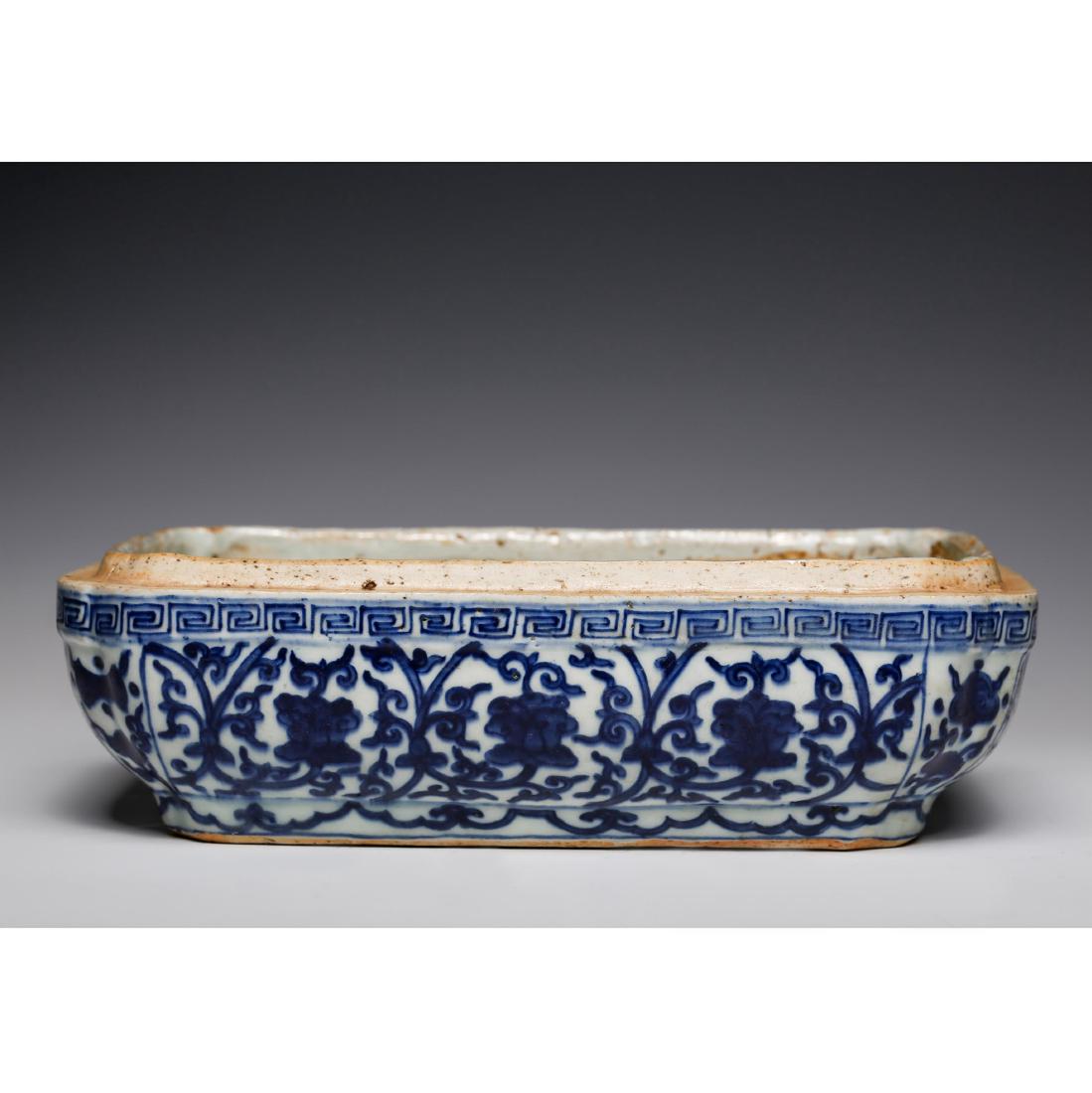 CHINESE BLUE AND WHITE UNDERGLAZE, MING DYNASTY: Length: 9.8 inches. Width 6.5 inches. Height: 2.8 inches. Length: 25.0cm Width 16.5cm Height: 7.1cm Condition: old crack on the footing