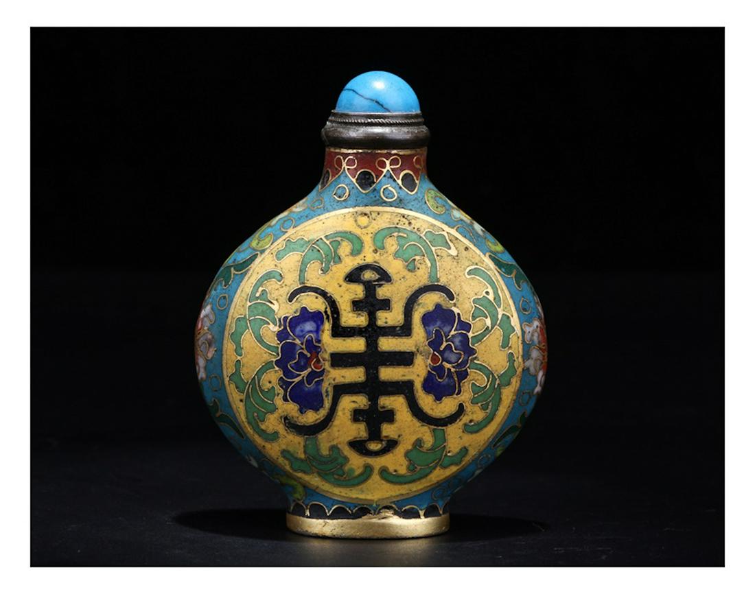 Chinese CloisonnÃ© Enamel Snuff Bottle: 7.5cm high and 62.7g weight This snuff bottle is made of copper cloisonnÃ© enamel. The bottle cap has a hemispherical protrusion, the kettle body is flat, round lips, neck, shoulders, straight abdom